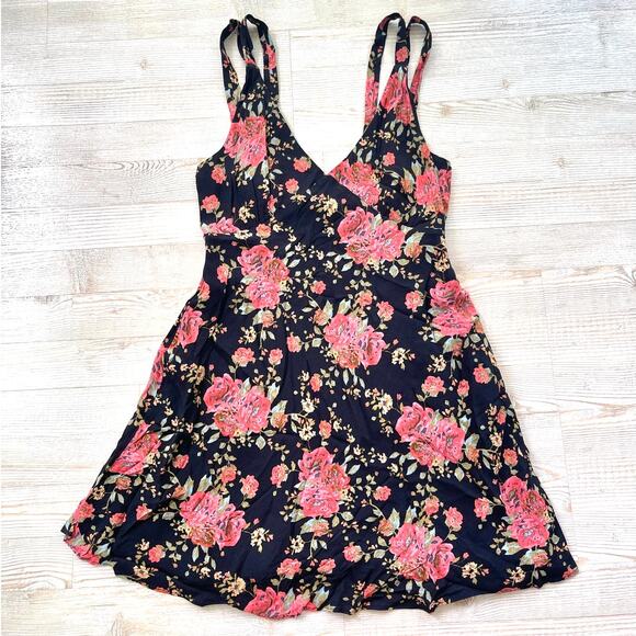 WAYF Floral Mini Skater Dress |‎ Black Size Small - Picture 1 of 9